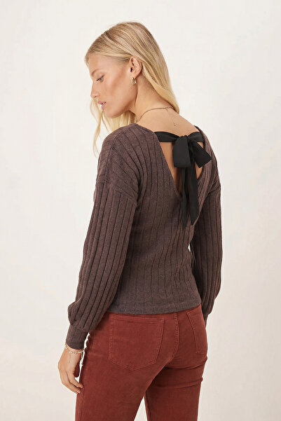 armonika Women's Dark Brown Front Back V-Neck Tie-Up Back Blouse Arm-26K001080