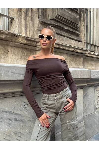 02Lady Fashion Ruched Detail Off-Shoulder Asymmetrical Blouse