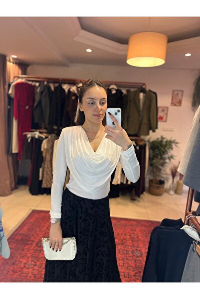 Başak Bulut Butik Beyaz Vatkalı Degaje Bluz