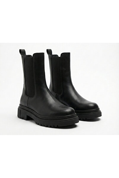 Craftique حذاء نسائي أسود من الجلد المقاوم للماء ذو تصميم تشيلسي للموسم الجدي...