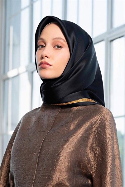 Armine وشاح حريري لشتاء 2025 - 9261-02 قماش تويل ذهبي أسود