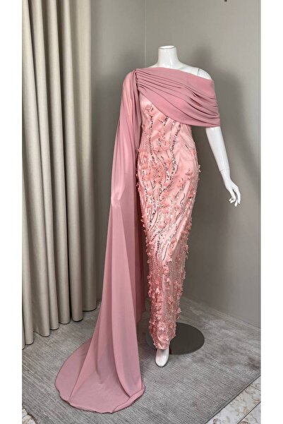Seela A royal evening dress in a charming pink