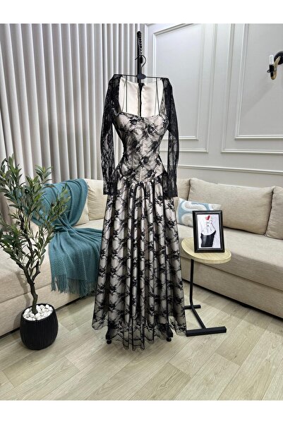 haninline Evening dress in lace fabric