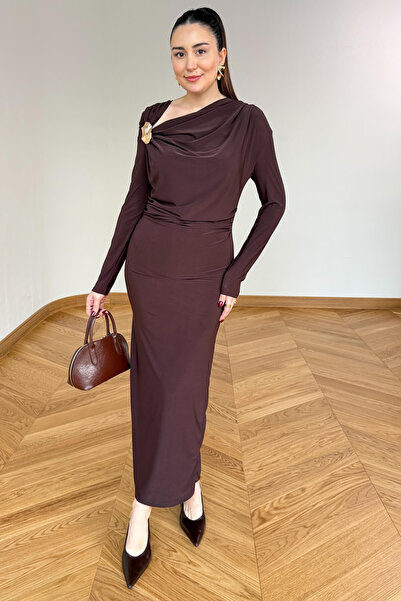 Cappmoda ELB-01842 Acı Kahve Gold Broş Detaylı Drapeli Sandy Elbise