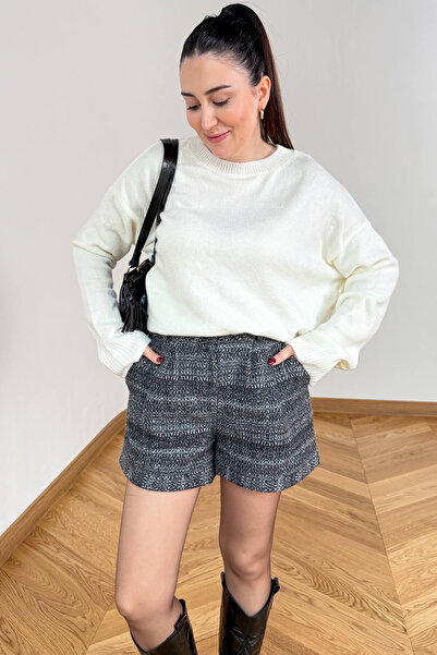 Cappmoda ŞRT-16029 Siyah Gold Düğmeli Balıksırtı Desenli Kışlık Şort