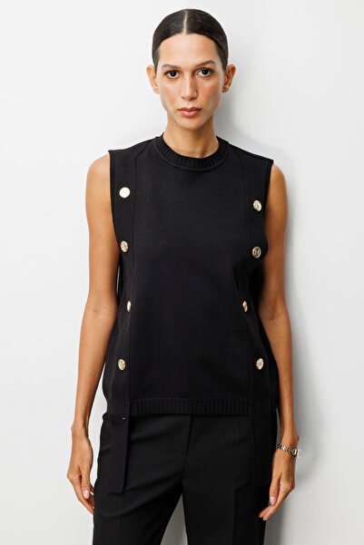 ON Ornamental Buttoned Crew Neck Sweater