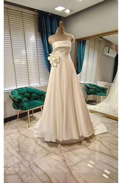 DOKKA WEDDİNG SOFT SATEN KUMAŞ ÇIKARILABİLİR ÇİÇEK DETAYLI STRAPLEZ YAKA GELİ...