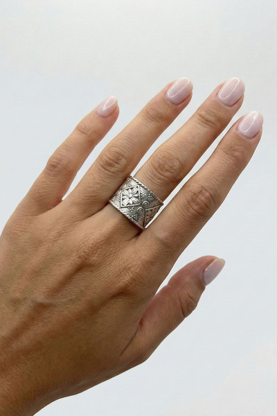 Clandestino Wide Silver Ring with Floral Motif Silver