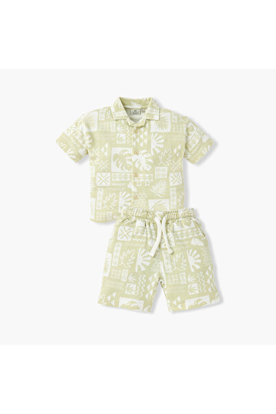 Juniors طقم قميص وشورت مطبوع بالكامل بياقة مفتوحة
