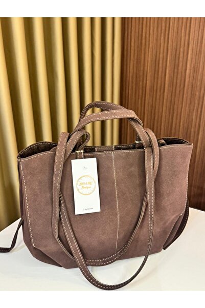 MU&ME BOUTİQUE حقيبة يد وكتف كبيرة الحجم من جلد النوبوك