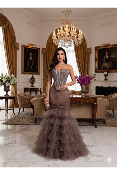 Diva style Evening dress set with pearl and zircon embroidery, tulle layers, flared silhouette