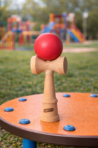 Sweet Kendama Kendama SWEETS, roșie, joc de îndemânare din lemn