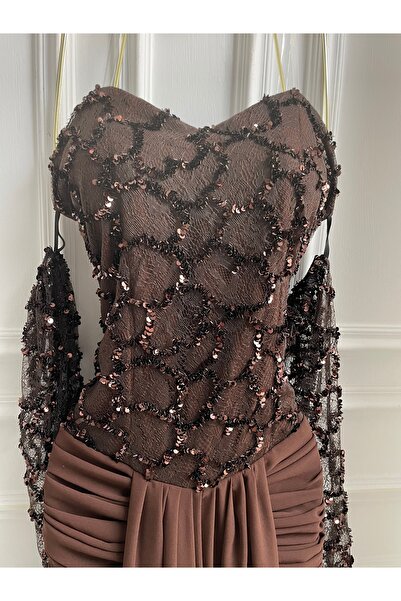 LUMY Coffee dress with shimmering details