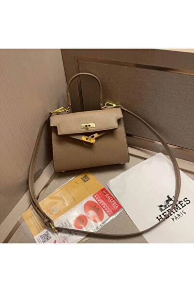 My first response First-class replica bag with all its accessories