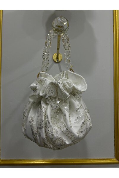 Bridal Luxe هل تفتح الزهور لوناريا؟