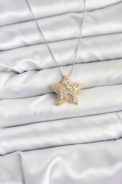 Skygo قلادة نسائية من الفولاذ 316L مع سلسلة فضية اللون ونجمة ذهبية - موديل TJ...