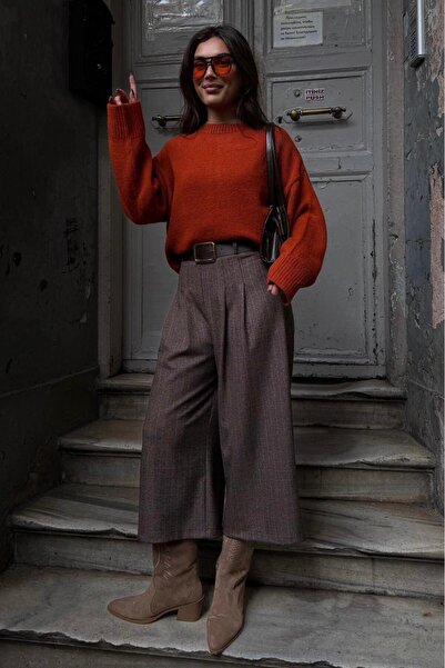 Madmext بنطال برمودا نسائي بحزام بنمط منقوش بني اللون MG2631