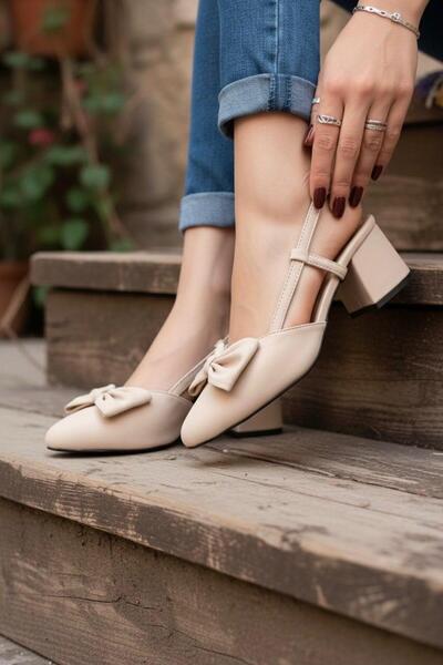 Santamarina Women's Jaddee Beige Classic Heeled Shoes