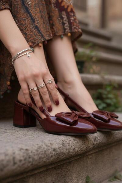 Santamarina Women's Jaddee Burgundy Classic Heeled Shoes