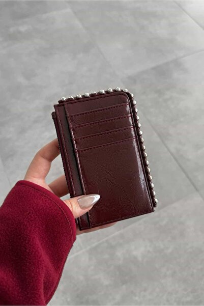 Yuka Atelier Portofel din piele artificială cu detalii cu știfturi și suport pentru carduri