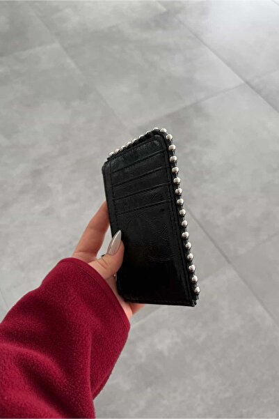 Yuka Atelier Portofel din piele artificială cu detalii cu știfturi și suport pentru carduri