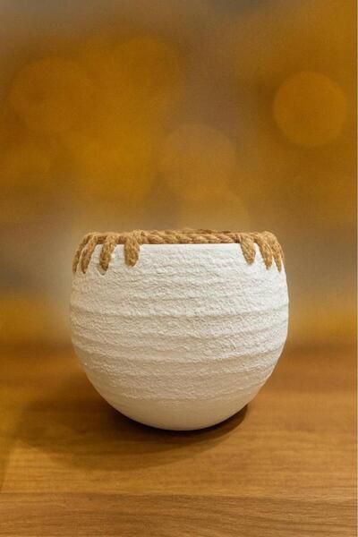 Oss elhetraf White decorative vase with a rough pattern and rope rim for mode...