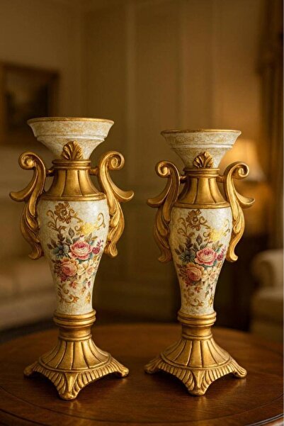 Oss elhetraf A set of classic decorative vases with gold patterns and luxurio...