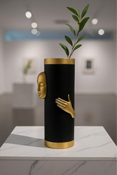 Oss elhetraf A luxurious decorative vase with a modern artistic design in bla...
