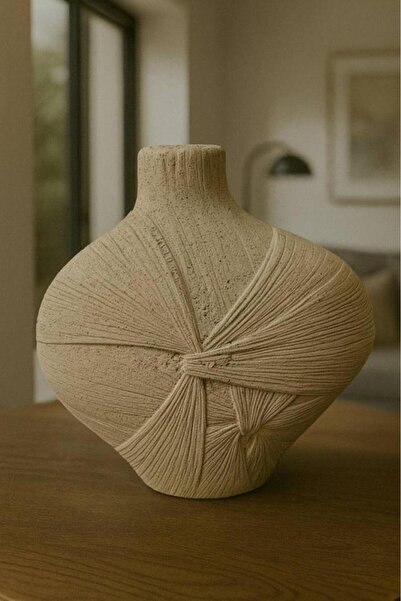 Oss elhetraf Modern vase with artistic engravings for home decor in sand color