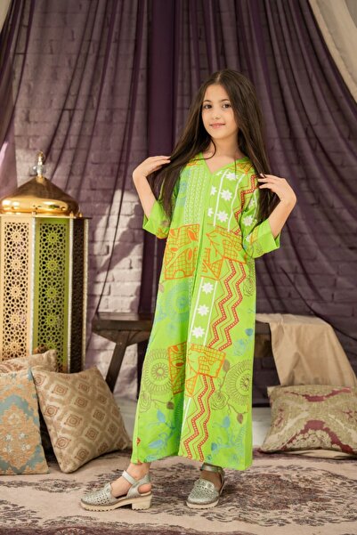 AFandina The mother and daughter's matching jalabiyas are eye-catching SM-48