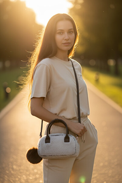 Gözde Mağazacılık Plush Pompom Baguette Women's Hand Shoulder Bag