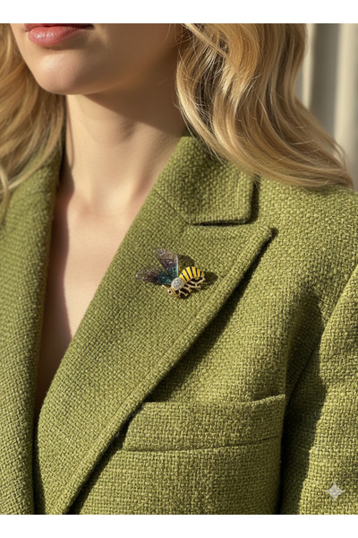 Hayalperest boncuk Mor Kanatlı Arı İşlemeli Tasarım Detaylı Figürlü Kadın Bro...