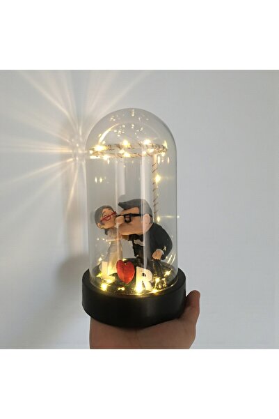 FIGURİFY Carl ve Ellie Figürü–Yukarı Bak (Up) Temalı–Işıklı Mika Fanus–Kişiselleştirilebilir–11X21 cm