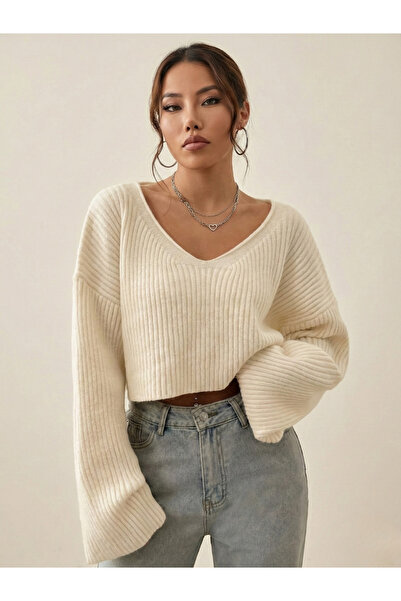 İnci Zehra Women's V-Neck Cream Crop Top