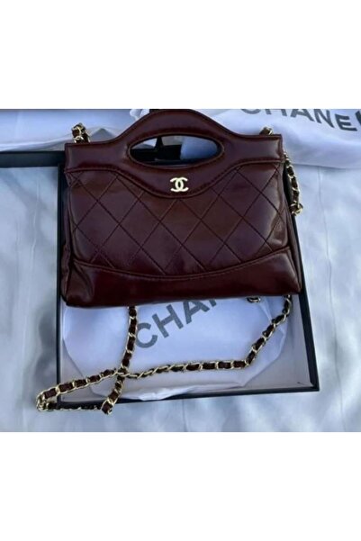 Generic A dark burgundy quilted leather handbag with an elegant design.