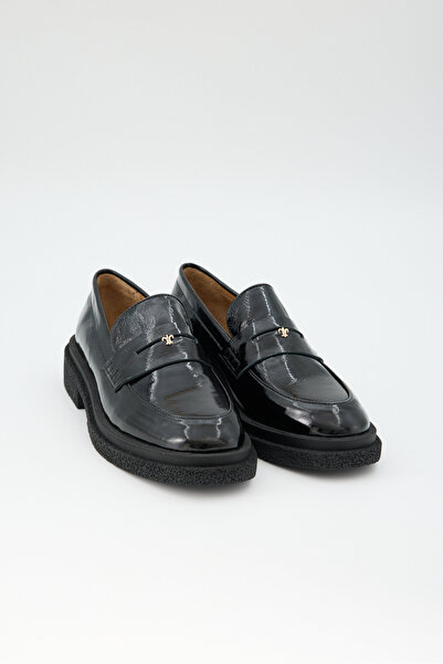 Jande حذاء لوفر نسائي من الجلد الأسود اللامع – شعار ذهبي صغير ونعل سميك من ال...