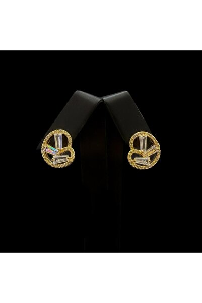 Generic A luxurious gold earring set with a unique design and a color guarantee.