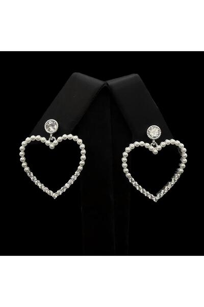 Generic A luxurious gold earring set with a unique design and a color guarantee.