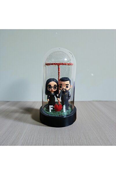 FIGURİFY Kişiye Özel Funko Tarzı Figür – Fotoğraftan Yapılan Reçine Figür – Işıklı Fanuslu (21×11 Cm)