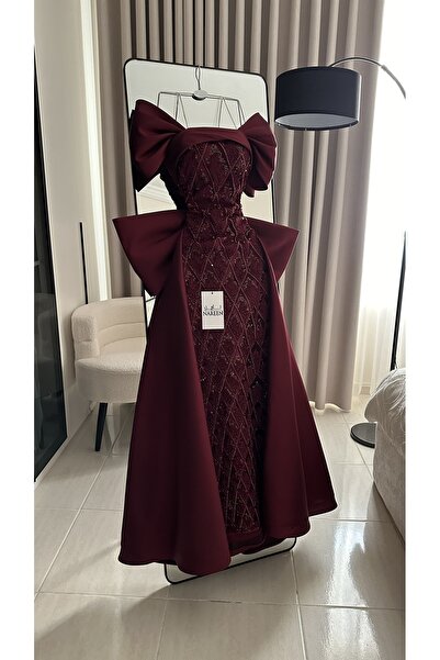 Nareen Fashion Elegant evening dress in a luxurious burgundy color