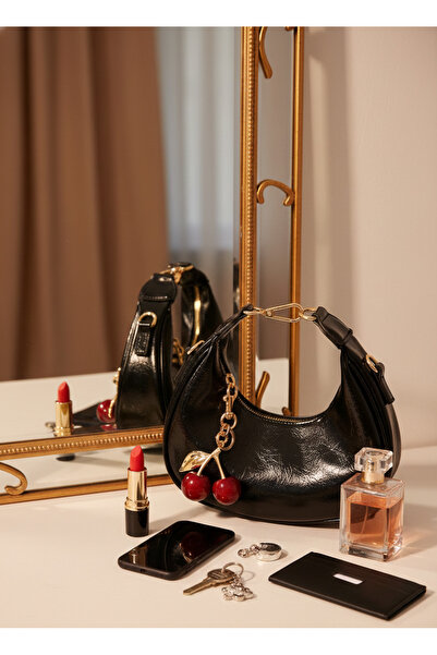 Çanta Trend Mina Model Black Matte Women's Bag with Charm Gift, Suitable for Leather-Look Hand and Crossbody Uses