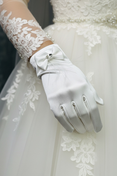 Hayalperest boncuk Satin Bridal Gloves - Short Wedding Gloves with Bow and Stone Detailing - Vintage Wedding Accessory
