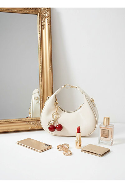 Çanta Trend Mina Model Cream Color Women's Bag with Charm Gift, Suitable for Leather-Look Hand and Crossbody Uses