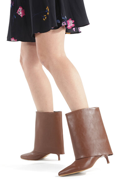 LUVETTO حذاء طويل مدبب بلون أسمر بطول 5 سم بكعب رفيع للموسم الجديد