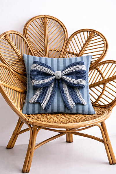 Ases Design 3D Örgü Fiyonk Detaylı Lacivert-Beyaz Çizgili Dekoratif Kırlent K...