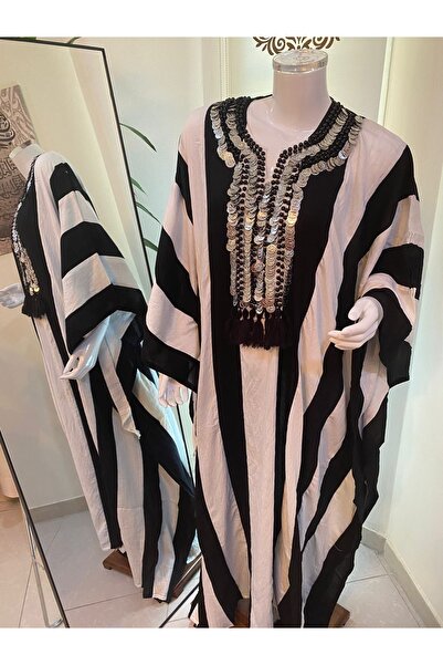 Veil Designer Luxurious linen jalabiya with wide sleeves, black and white, with silver embroidery on the sleeves and front. Hand-embroidered. Free size.