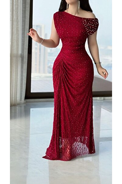 Generic A long, burgundy evening dress adorned with elegant crystals and featuring a sophisticated design.