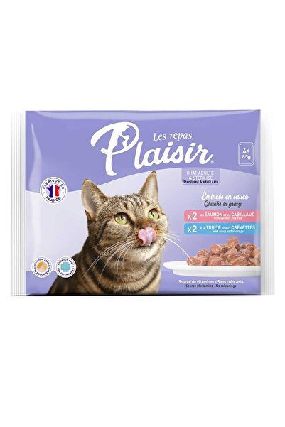Plaisir طعام للقطط البالغة بنكهة سمك السلمون وسمك القد، قطع من سمك السلمون المرقط والروبيان في مرق اللحم.