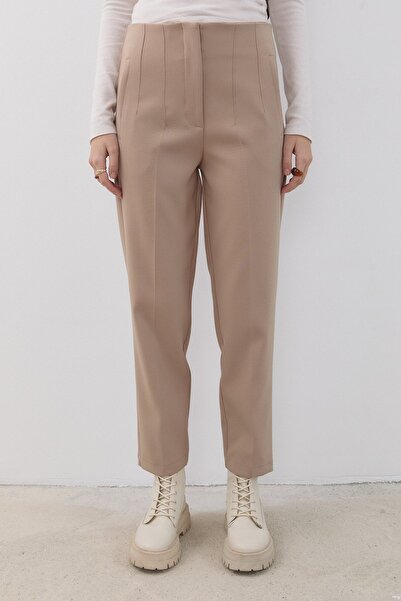 Nihan Pens Detailed Carrot Pants Beige