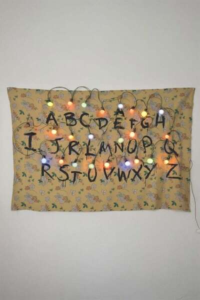 Karakedi 100 X 150 Cm Stranger Things Ledli Duvar Halısı